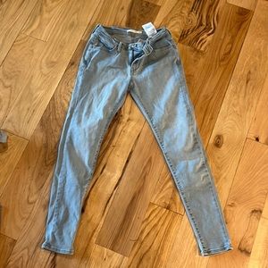 levi’s 710 super skinny jeans. size: 28.